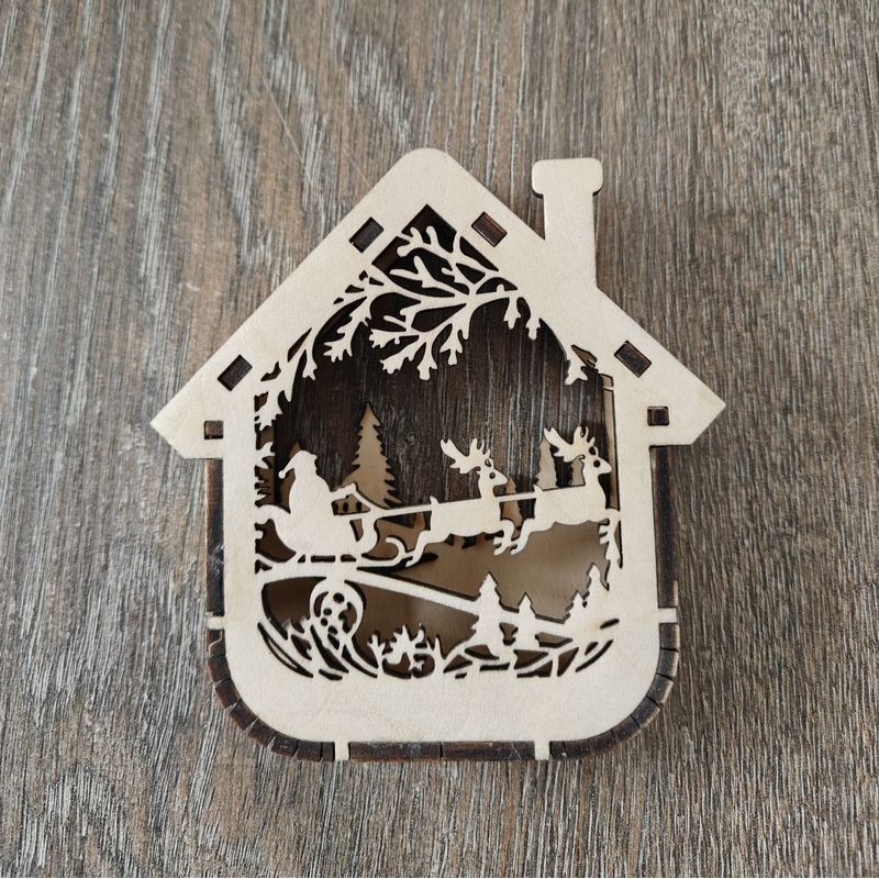 Décoration de Noël en bois – Maison et traîneau du Père Noël